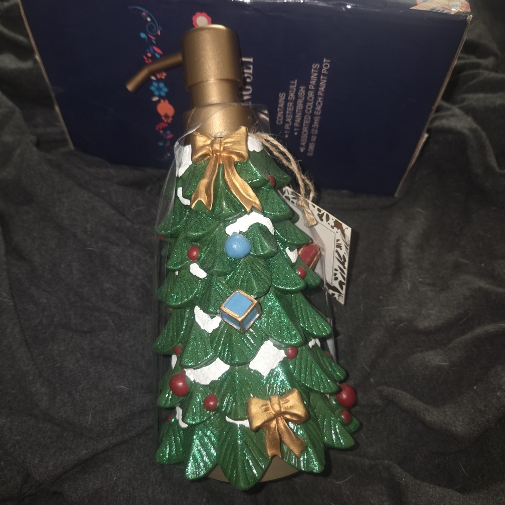 Glittering Green Christmas Tree with Gold Bow